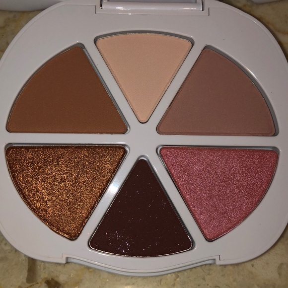 SOLD OUT Too Faced Puppy Eyeshadow Palette - Picture 4 of 6
